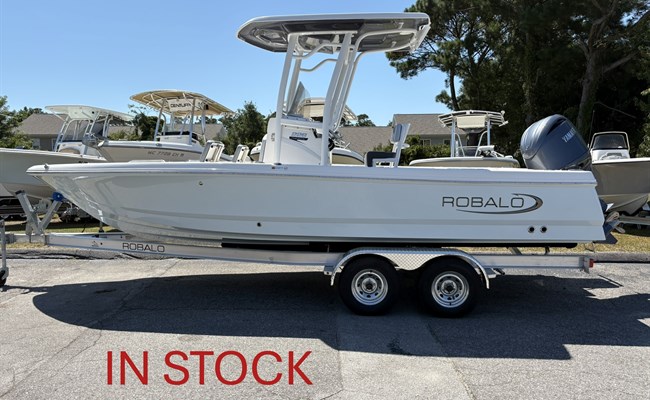 2026 Robalo 226 Cayman Solid Ice Blue